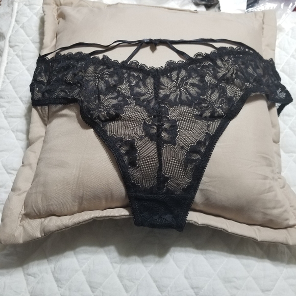 Hips and Curves black Wve Strappy Panty - Picture 3 of 3